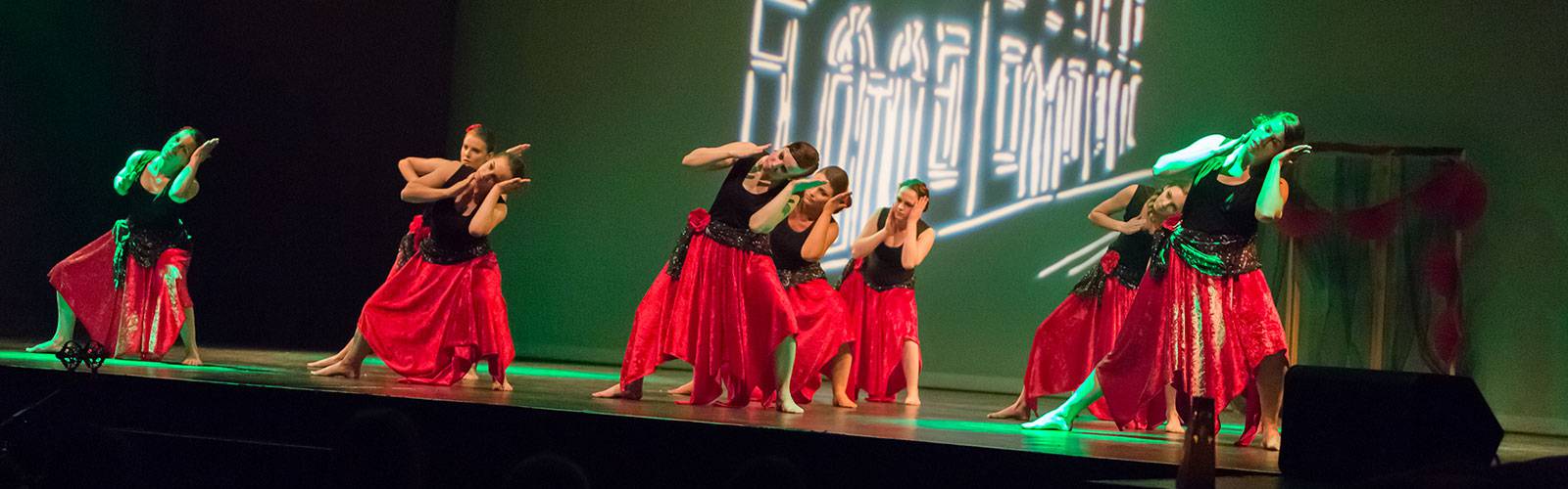 Danse Contemporaine - Spectacle "CAR c'est elle qui MÈNe" - Photo : AeroflyStudio